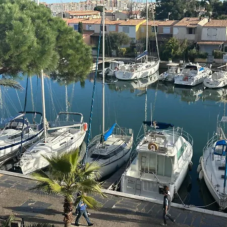Duplex Meuble Avec Terrasse Dans Avec Piscine